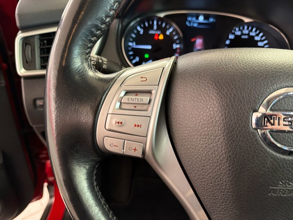Nissan X-Trail 2015 Punainen
