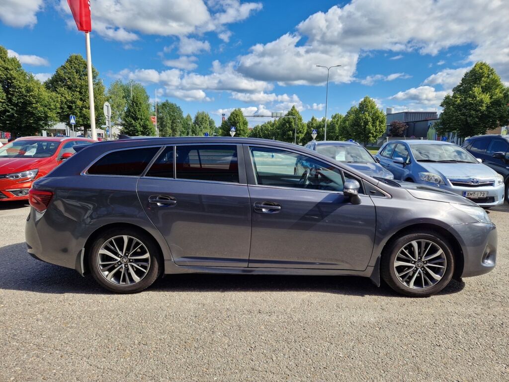Toyota Avensis 2015 Harmaa
