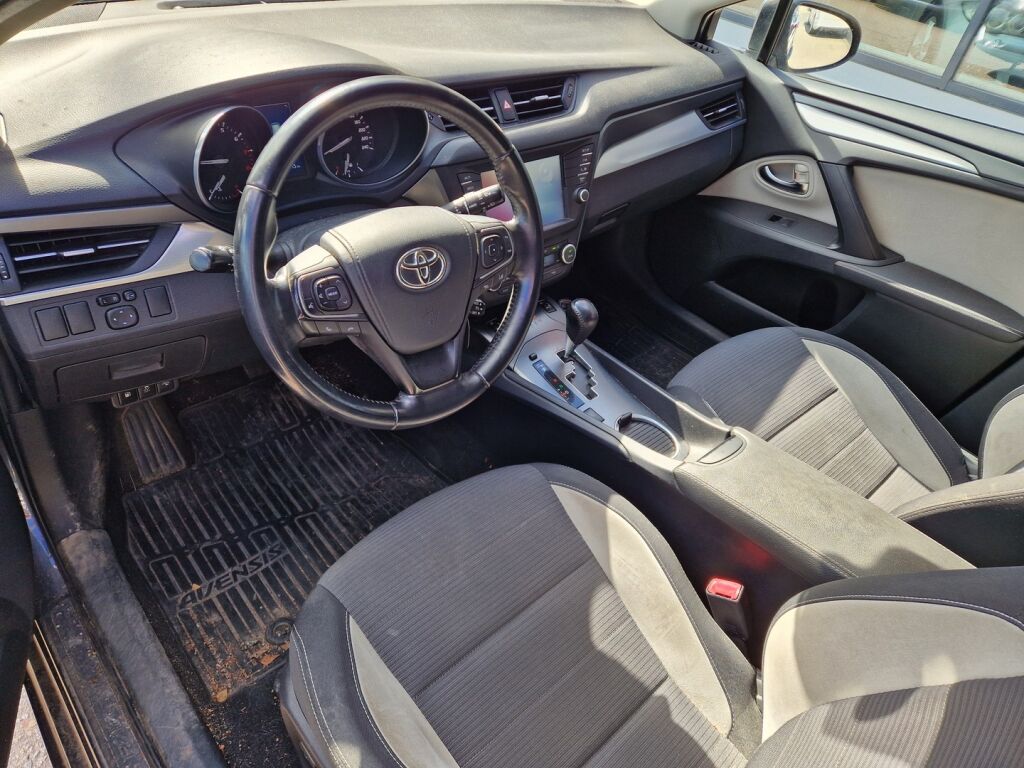 Toyota Avensis 2015 Harmaa