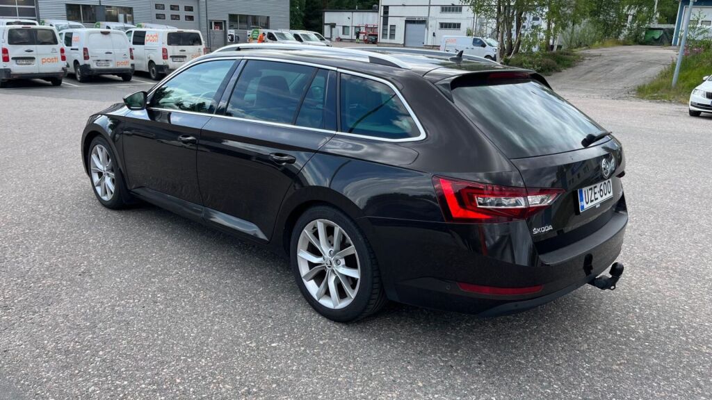Skoda Superb 2016 Ruskea (beige)
