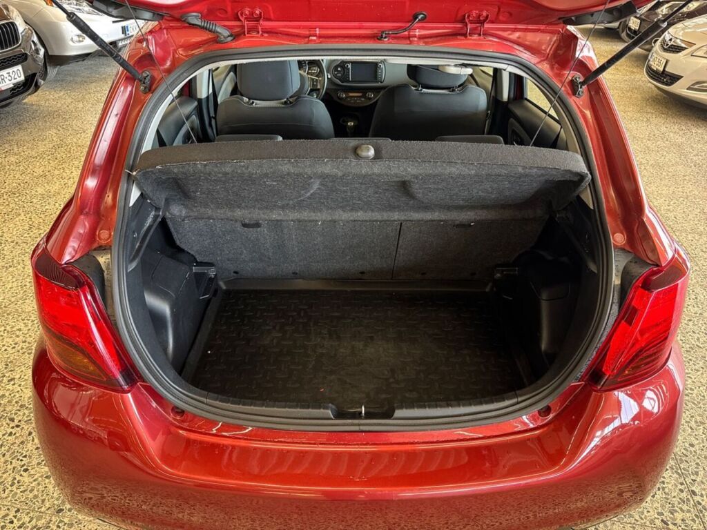 Toyota Yaris 2015 Punainen