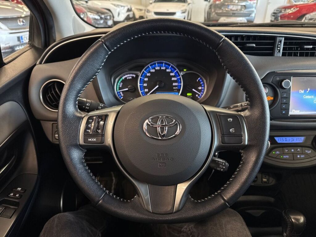 Toyota Yaris 2015 Punainen
