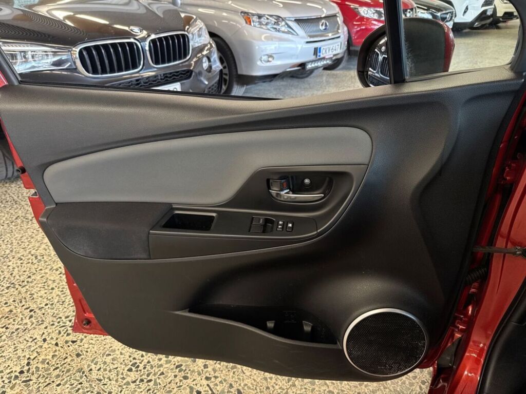 Toyota Yaris 2015 Punainen