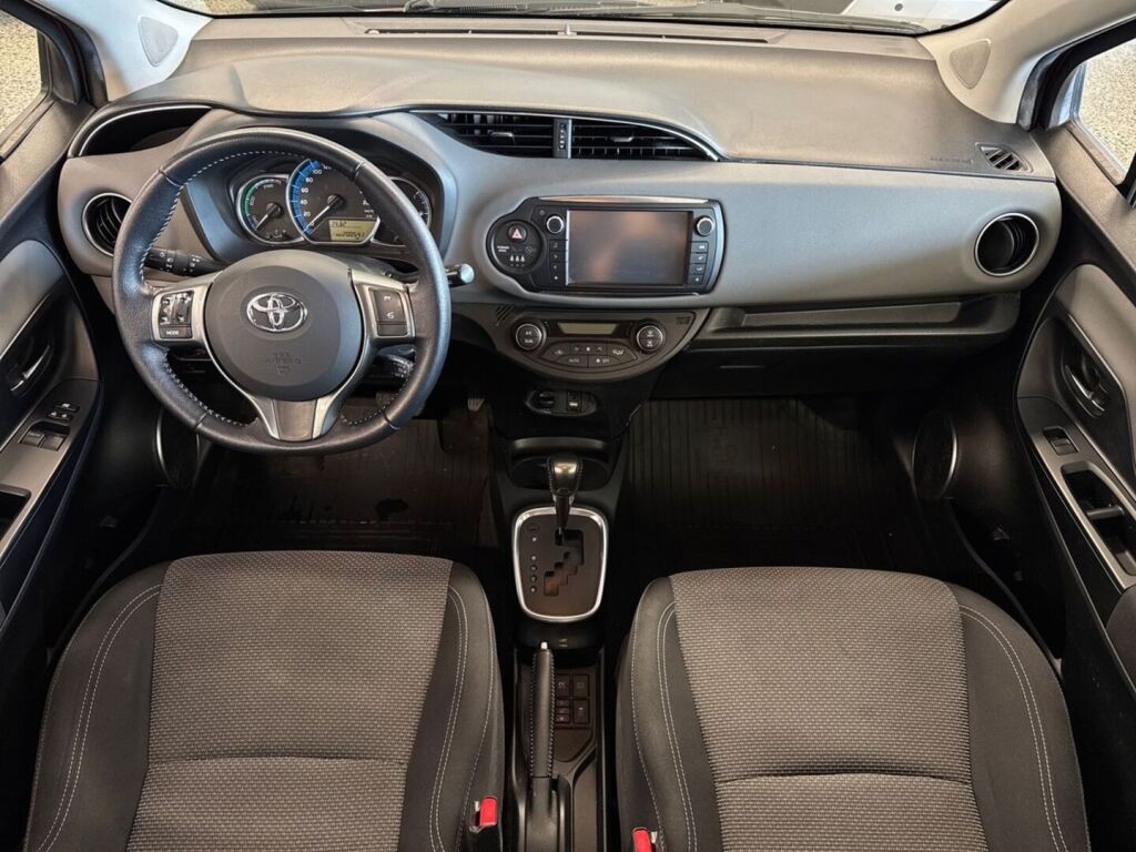 Toyota Yaris 2015 Punainen