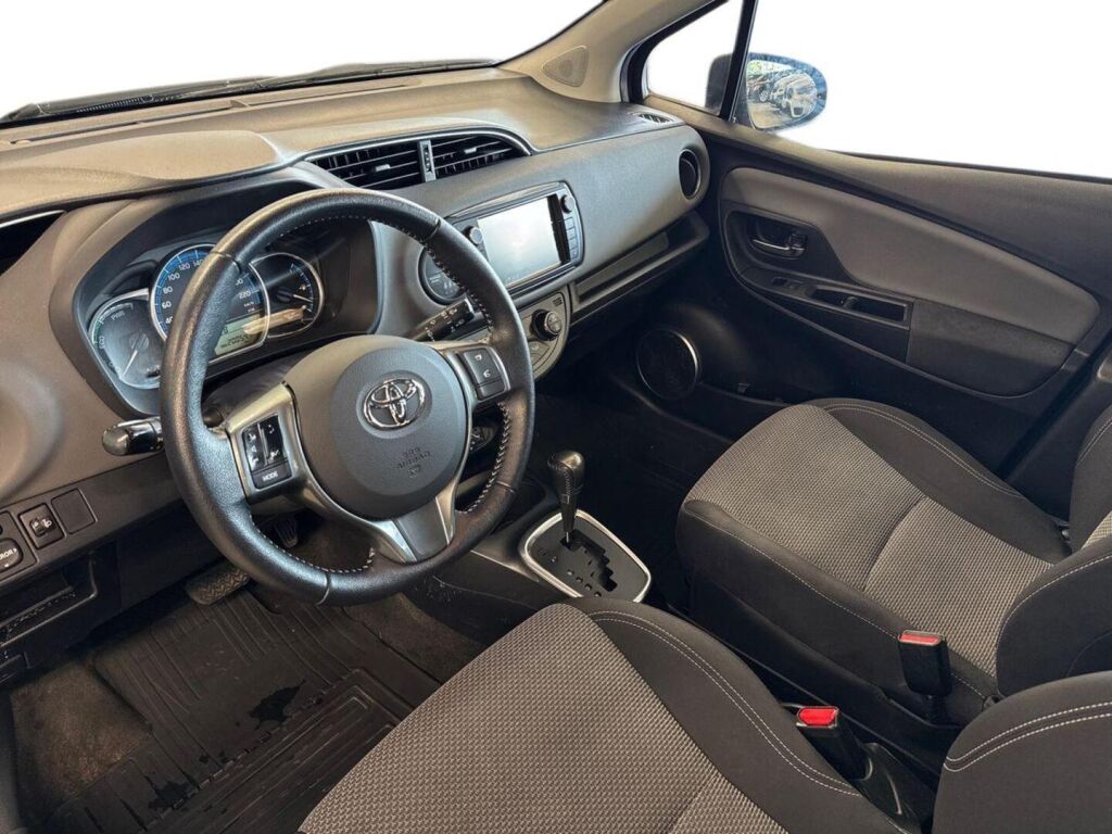 Toyota Yaris 2015 Punainen
