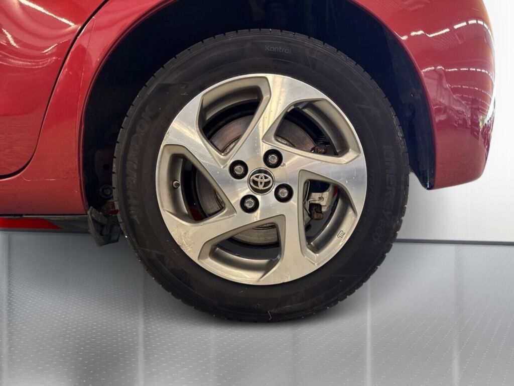 Toyota Yaris 2015 Punainen