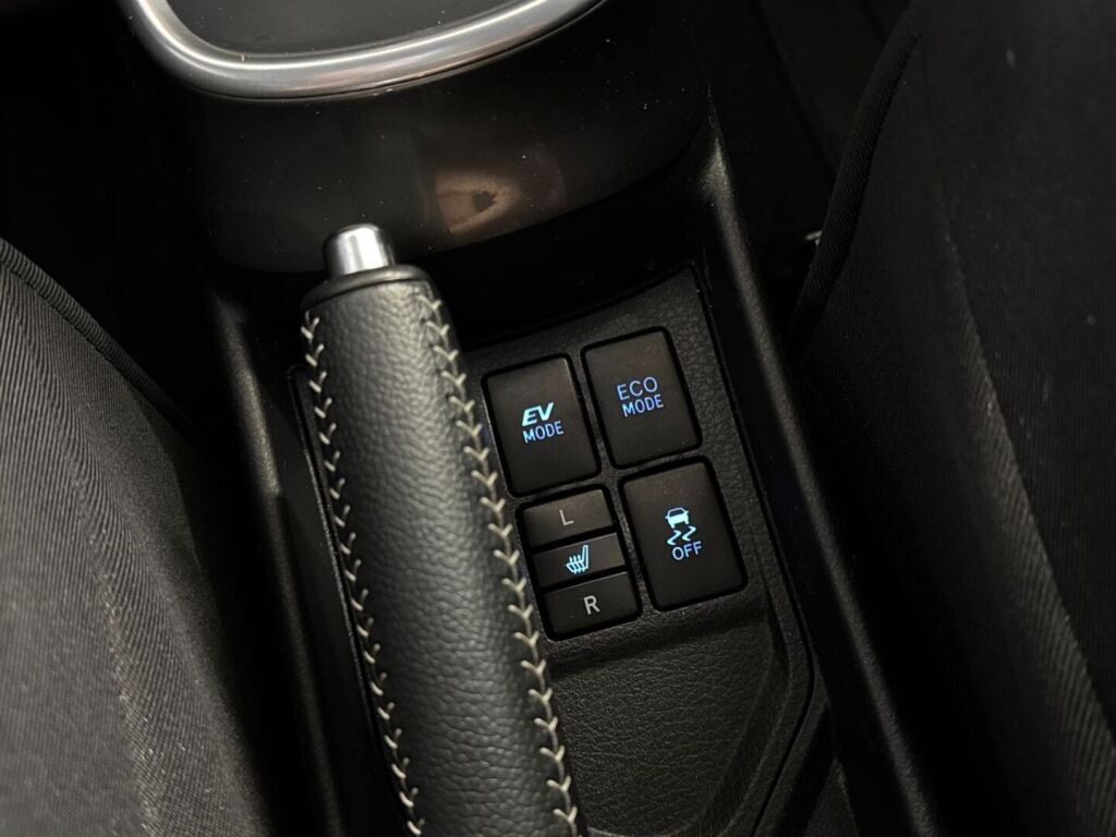 Toyota Yaris 2015 Punainen