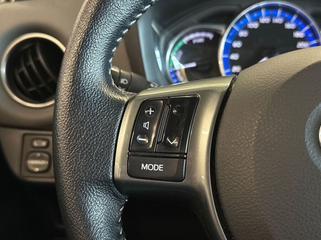 Toyota Yaris 2015 Punainen