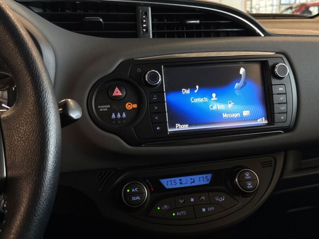 Toyota Yaris 2015 Punainen