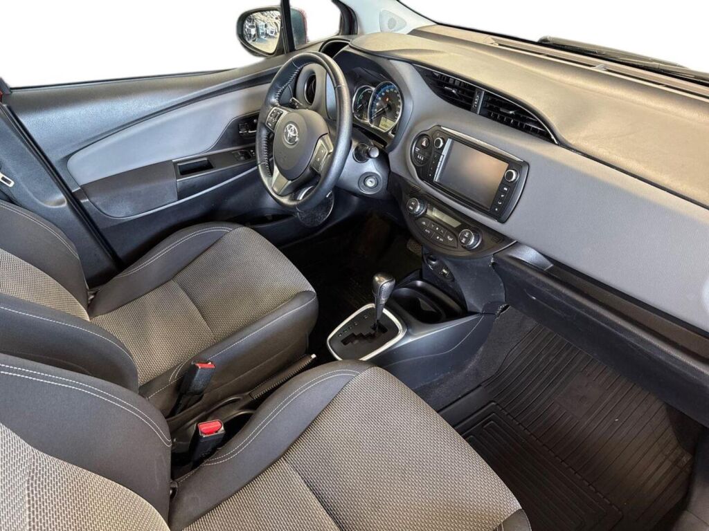 Toyota Yaris 2015 Punainen