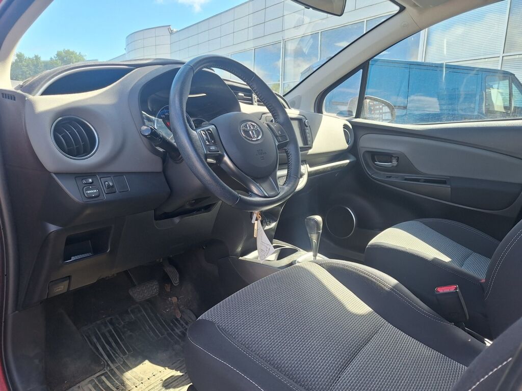 Toyota Yaris 2015 Punainen