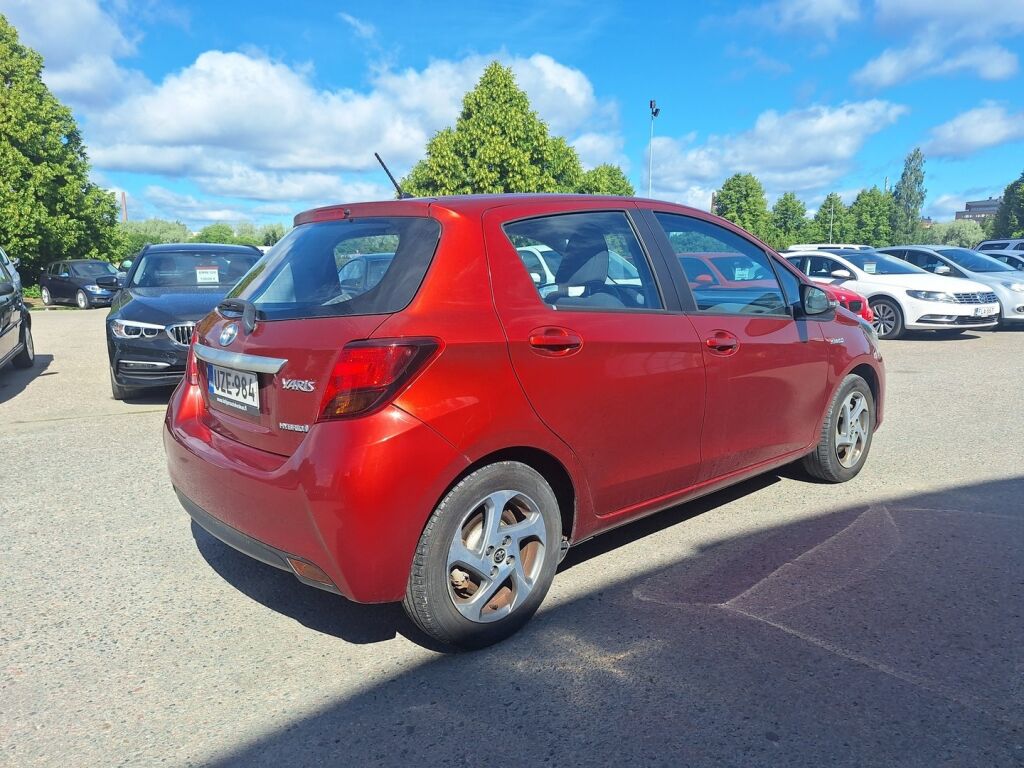 Toyota Yaris 2015 Punainen