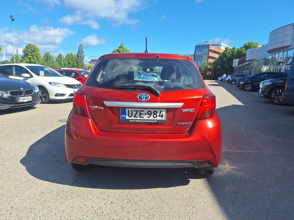 Toyota Yaris 2015 Punainen