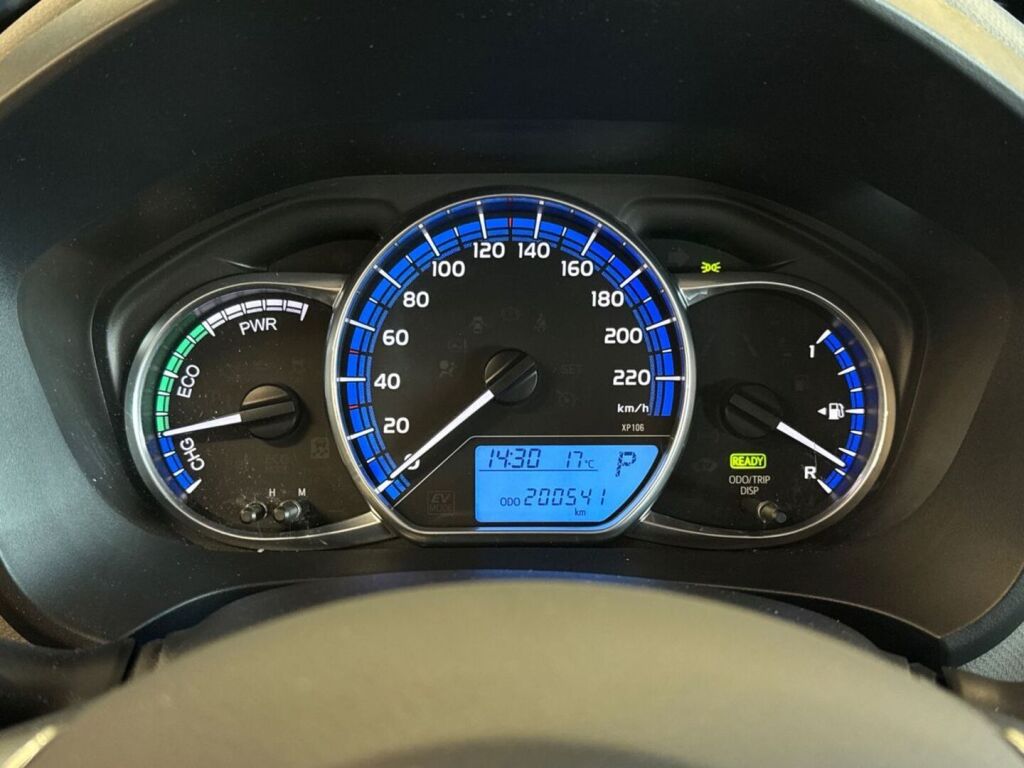 Toyota Yaris 2015 Punainen