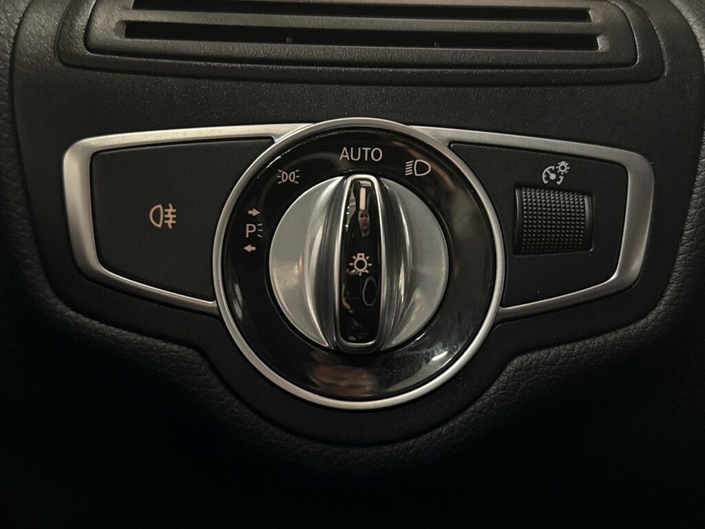 Mercedes-Benz C 2015 Musta