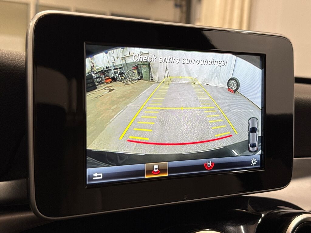 Mercedes-Benz C 2015 Musta