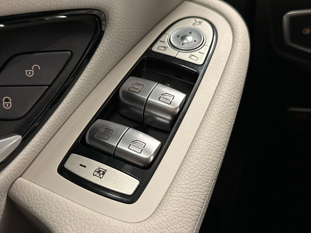 Mercedes-Benz C 2015 Musta