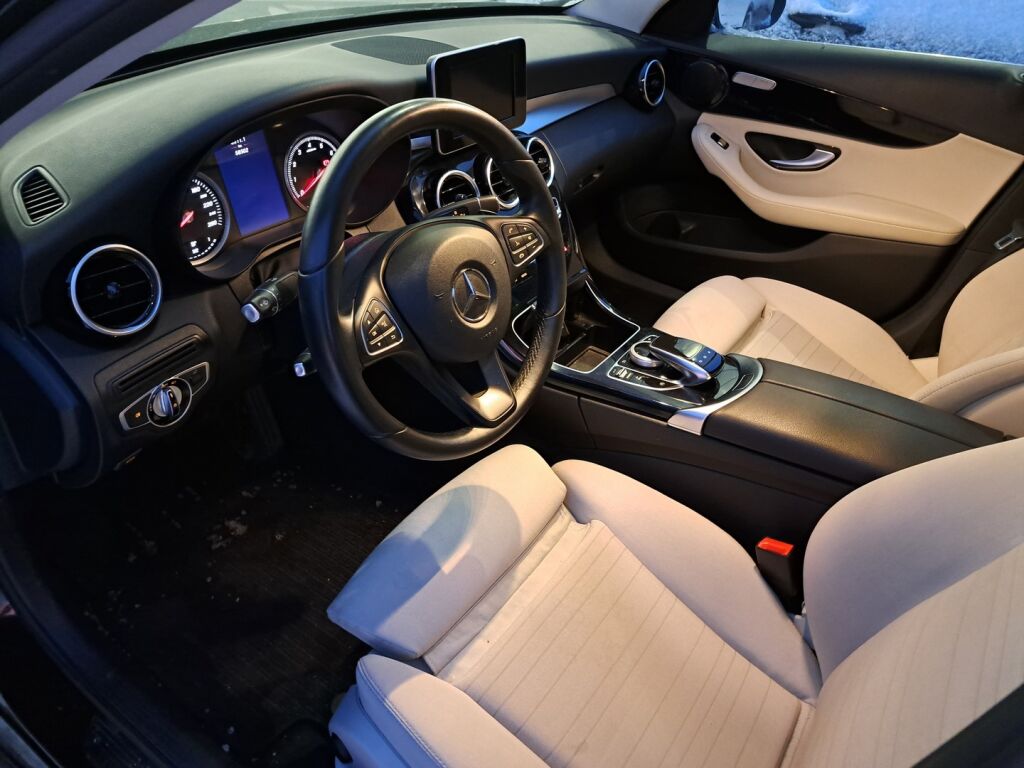 Mercedes-Benz C 2015 Musta