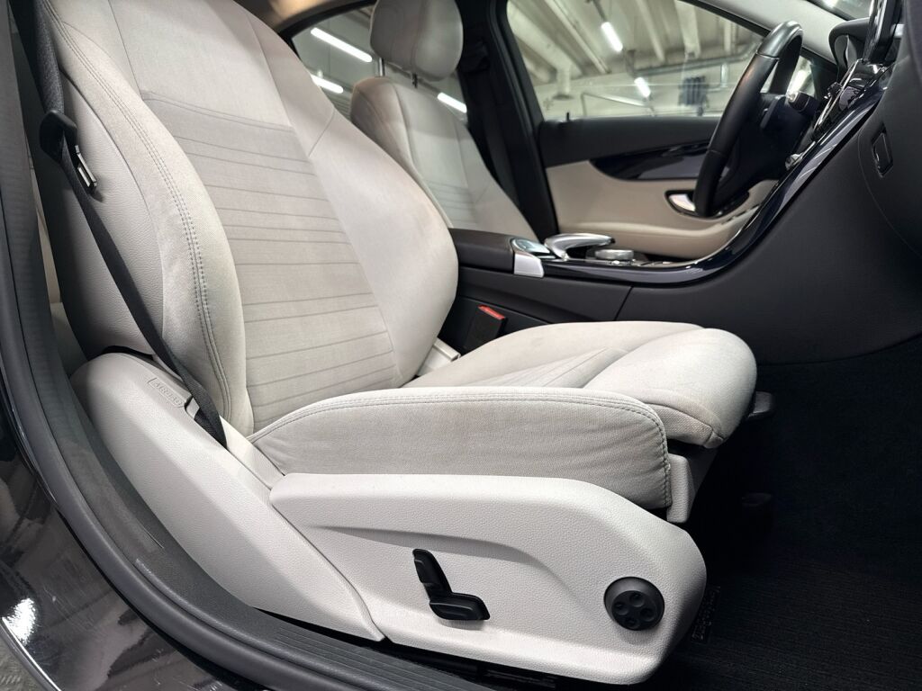 Mercedes-Benz C 2015 Musta