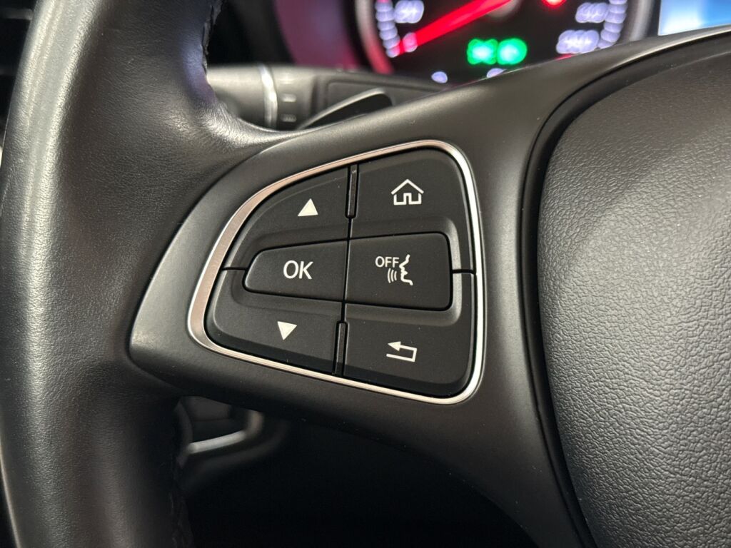 Mercedes-Benz C 2015 Musta