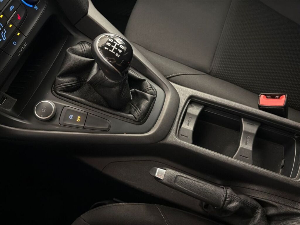 Ford Focus 2016 Harmaa
