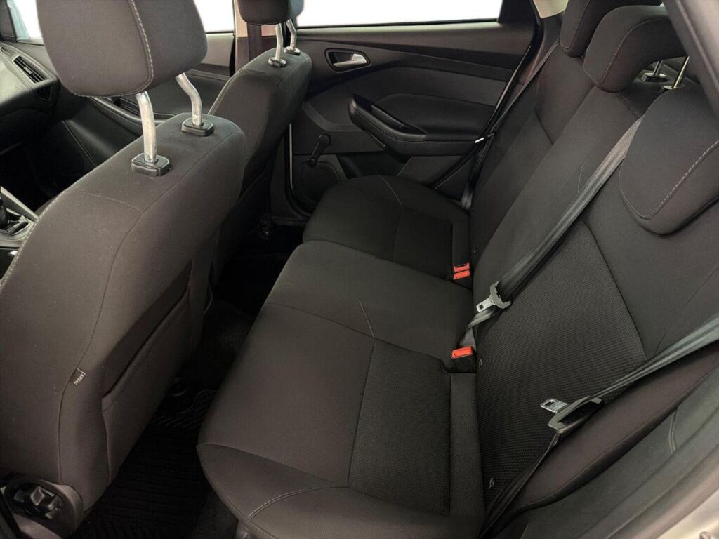 Ford Focus 2016 Harmaa