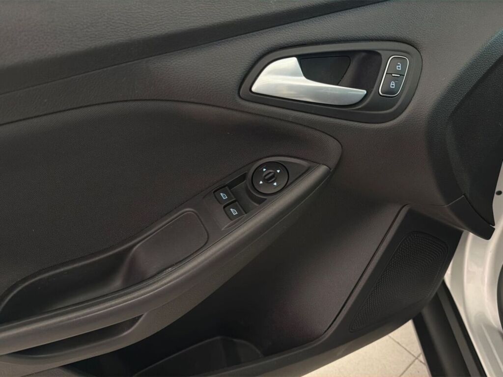 Ford Focus 2016 Harmaa