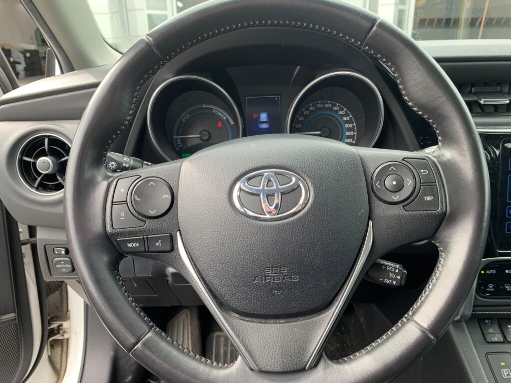 Toyota Auris 2015 Valkoinen