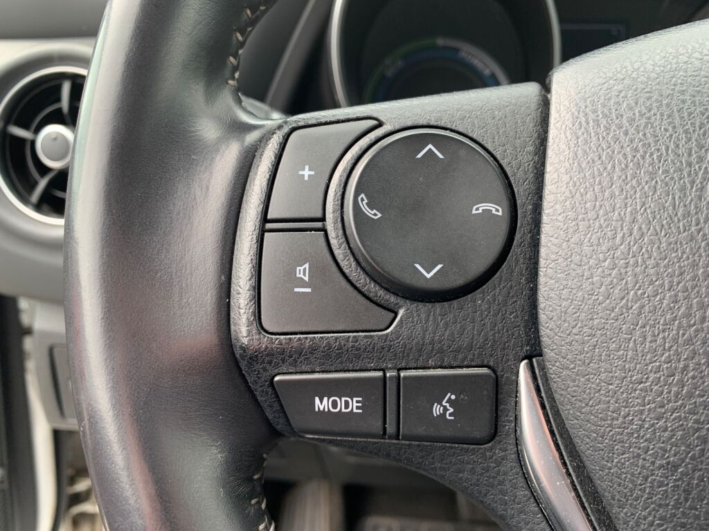 Toyota Auris 2015 Valkoinen