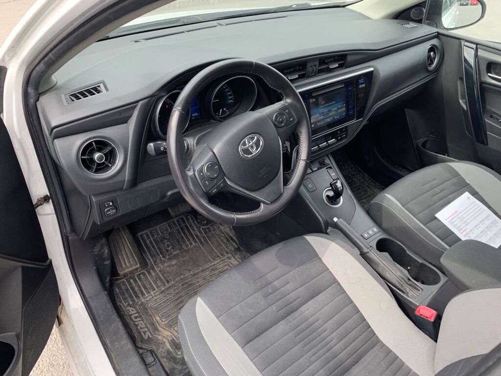 Toyota Auris 2015 Valkoinen