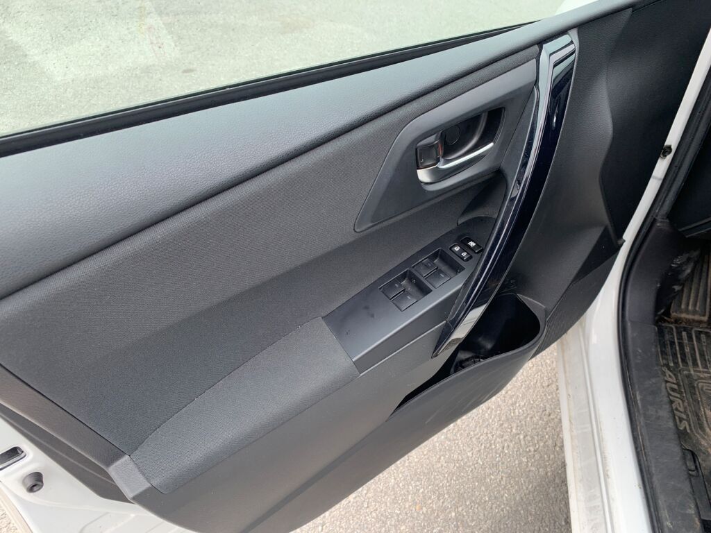 Toyota Auris 2015 Valkoinen