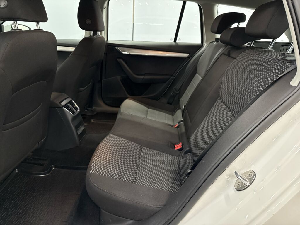 Skoda Octavia 2016 Valkoinen