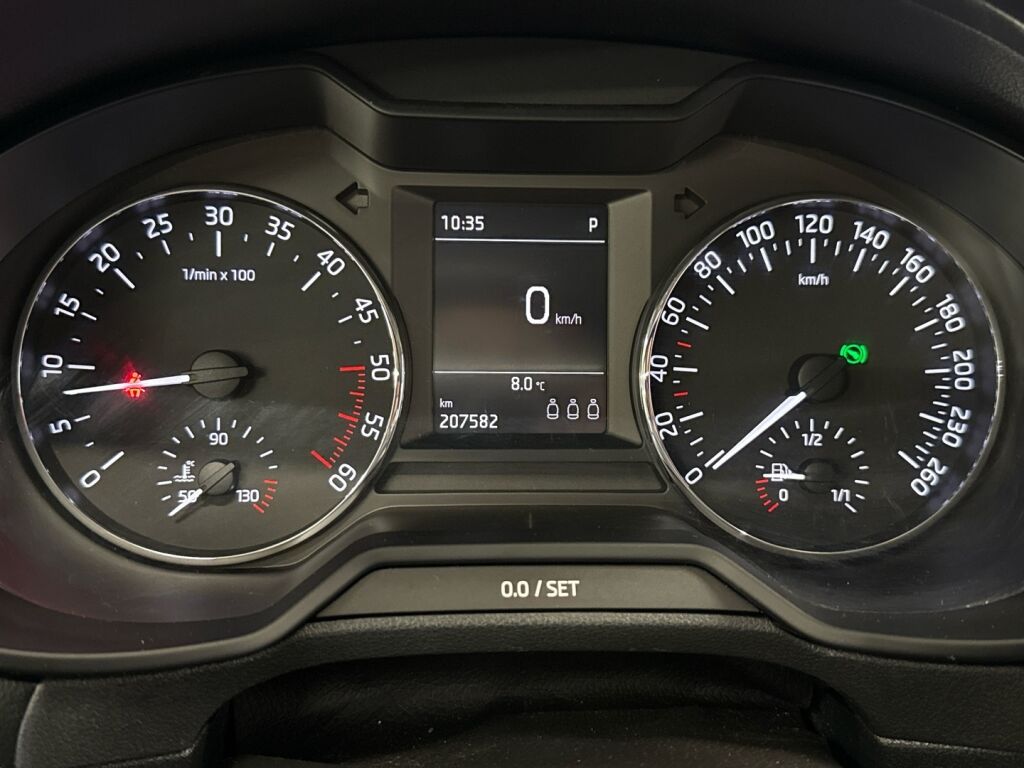 Skoda Octavia 2016 Valkoinen