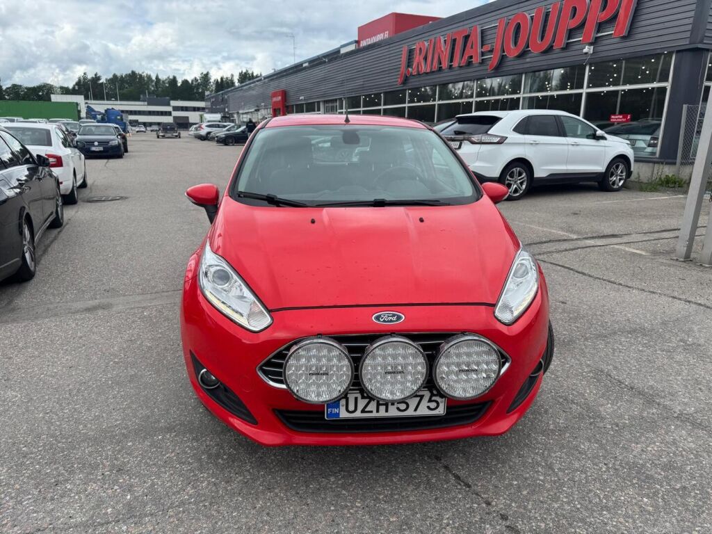Ford Fiesta 2016 Punainen