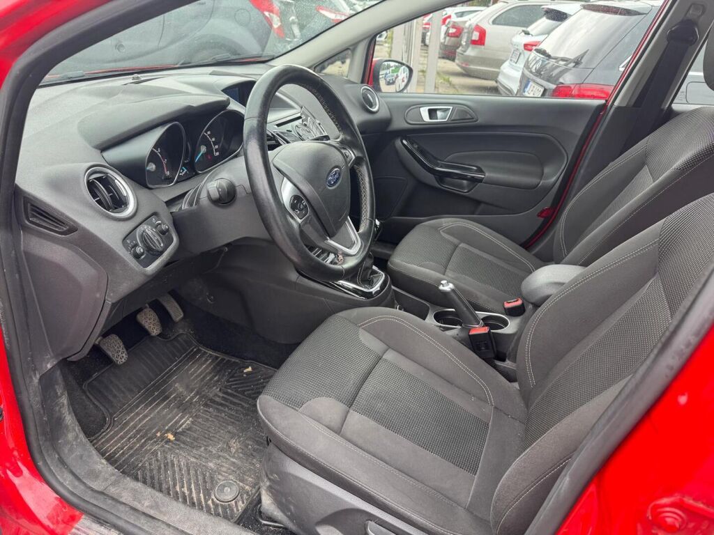 Ford Fiesta 2016 Punainen