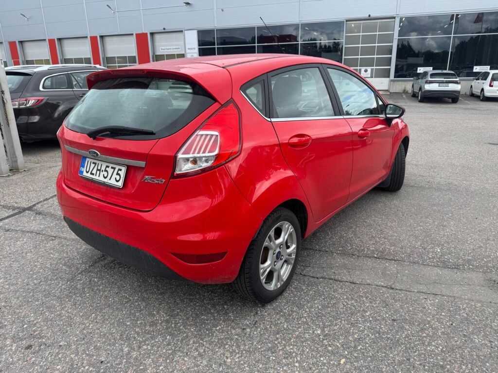 Ford Fiesta 2016 Punainen