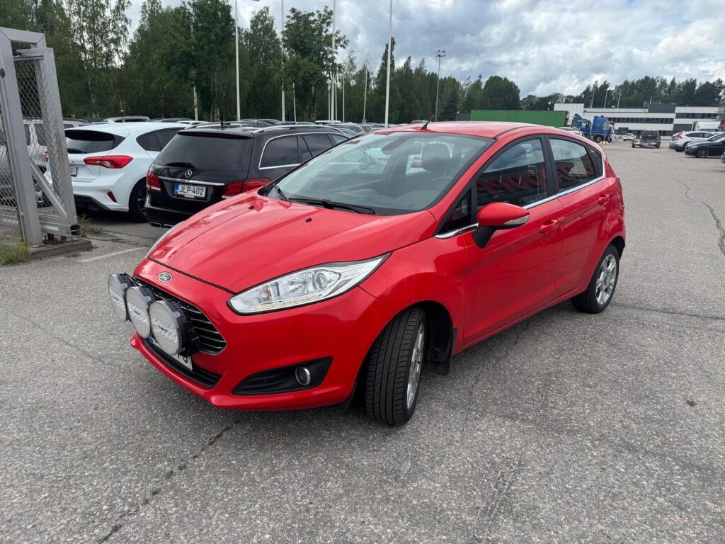 Ford Fiesta 2016 Punainen