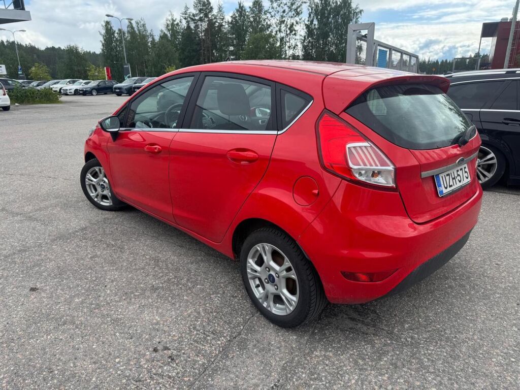 Ford Fiesta 2016 Punainen