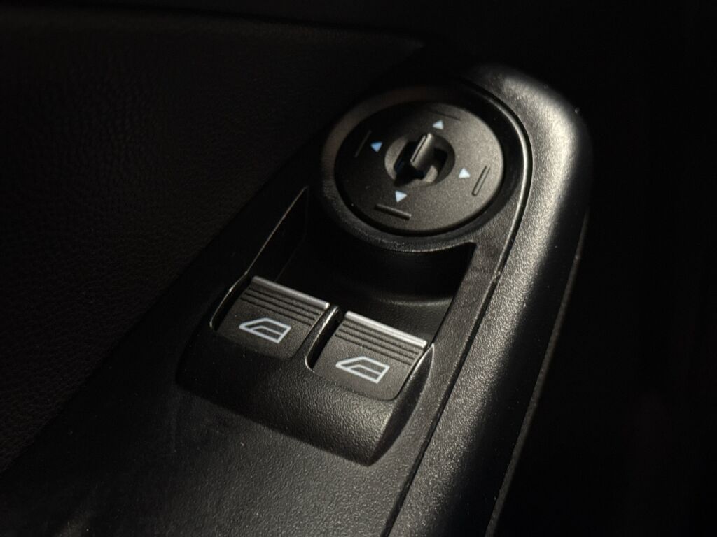 Ford Fiesta 2016 Punainen