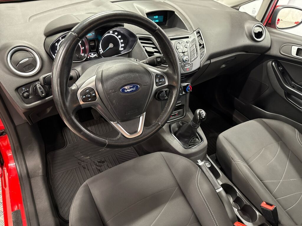 Ford Fiesta 2016 Punainen