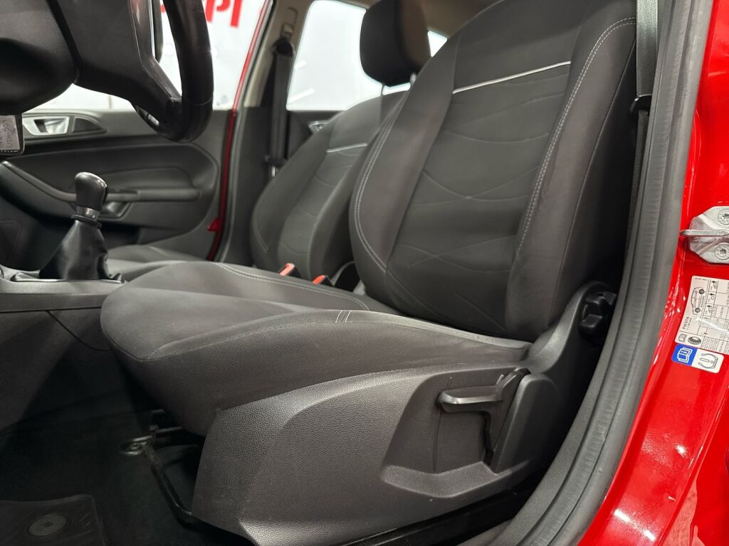 Ford Fiesta 2016 Punainen