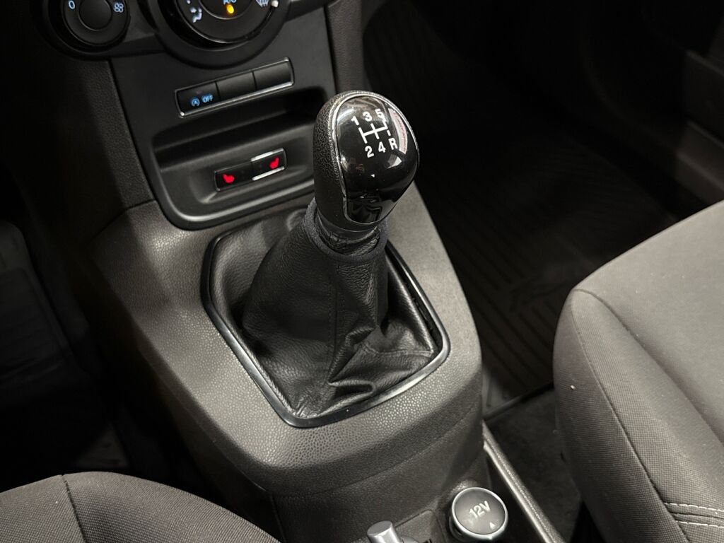 Ford Fiesta 2016 Punainen