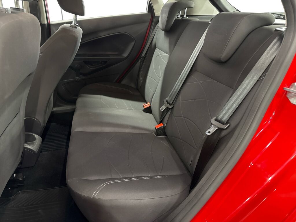 Ford Fiesta 2016 Punainen