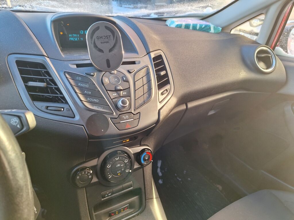 Ford Fiesta 2016 Punainen