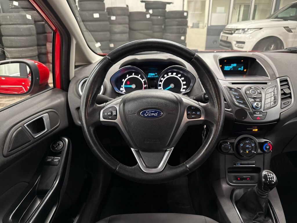 Ford Fiesta 2016 Punainen