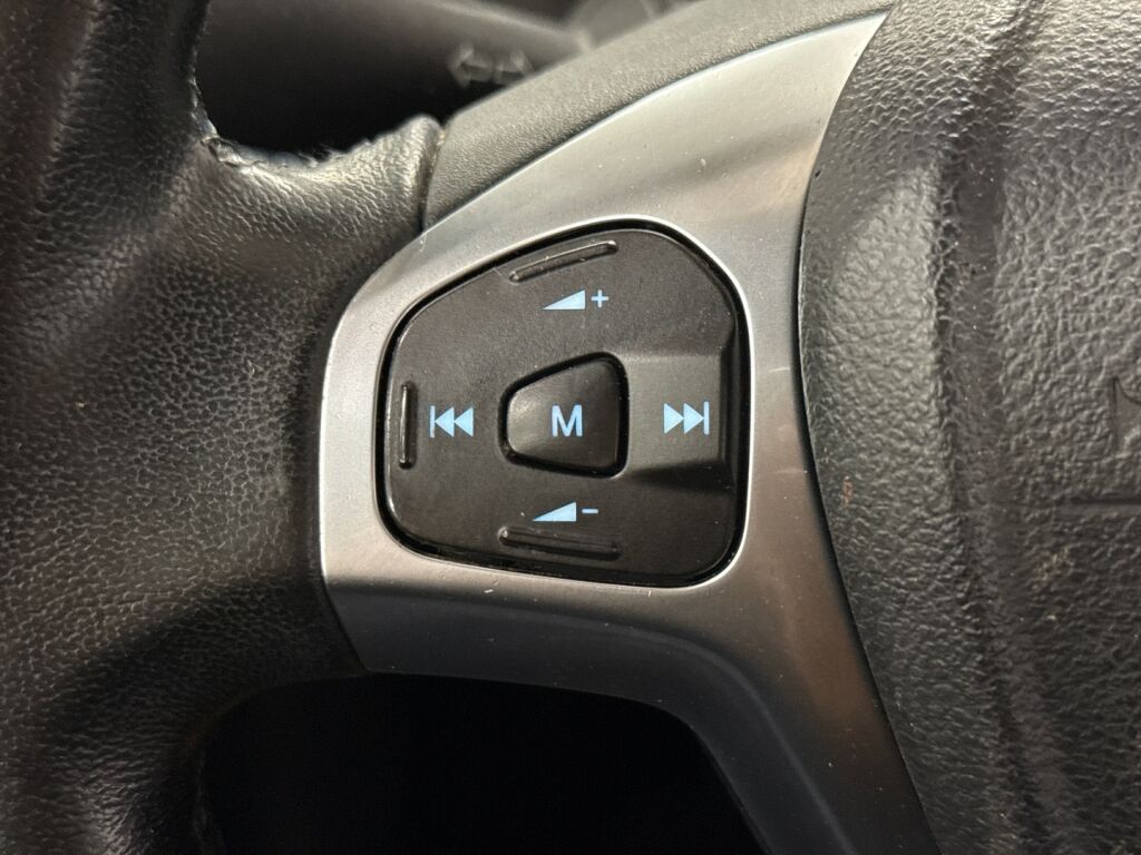 Ford Fiesta 2016 Punainen