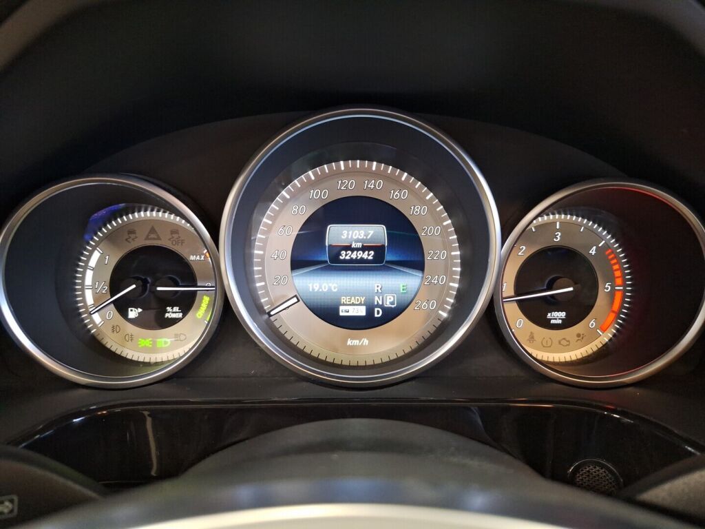 Mercedes-Benz E 2013 Musta