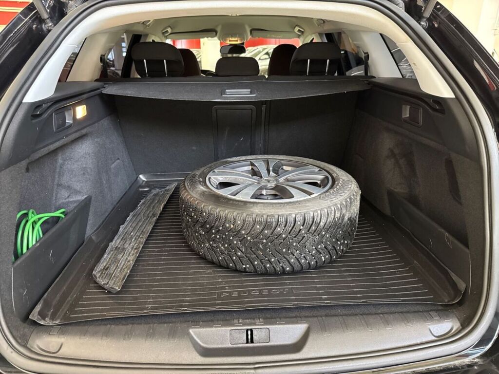 Peugeot 308 2017 Musta