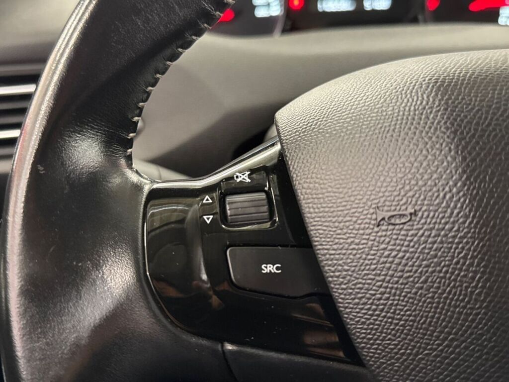 Peugeot 308 2017 Musta
