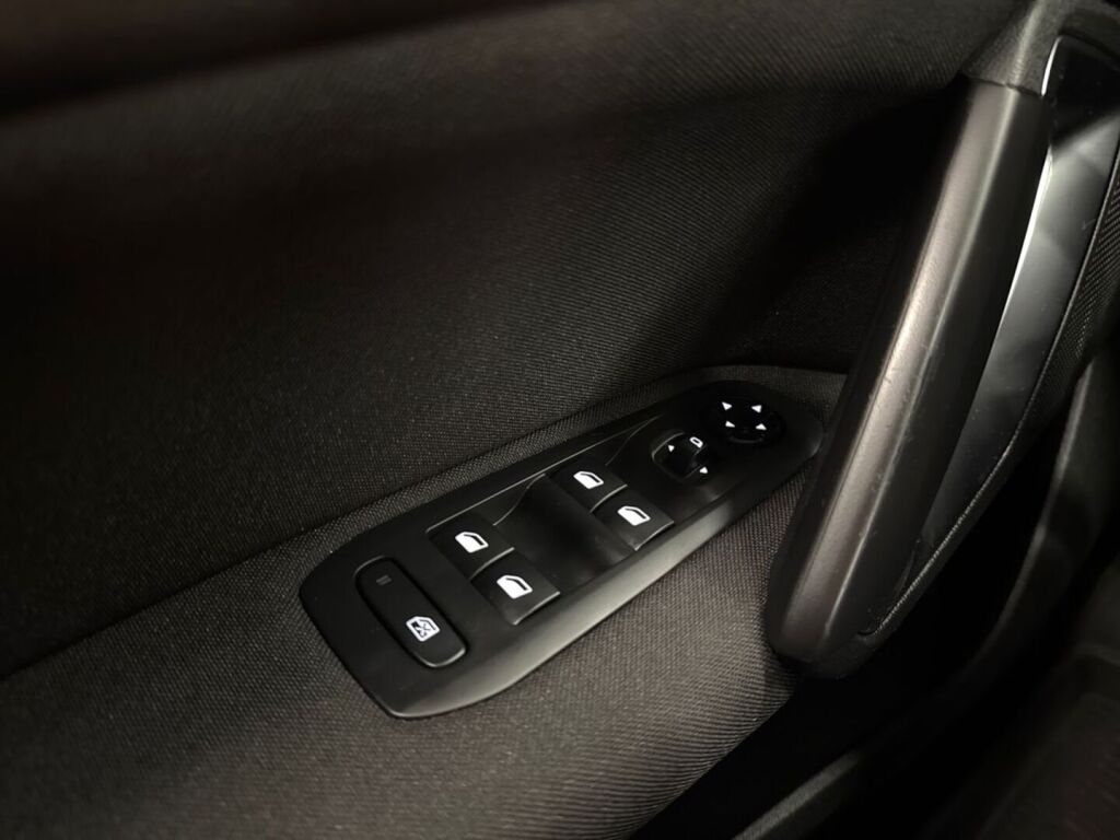 Peugeot 308 2017 Musta